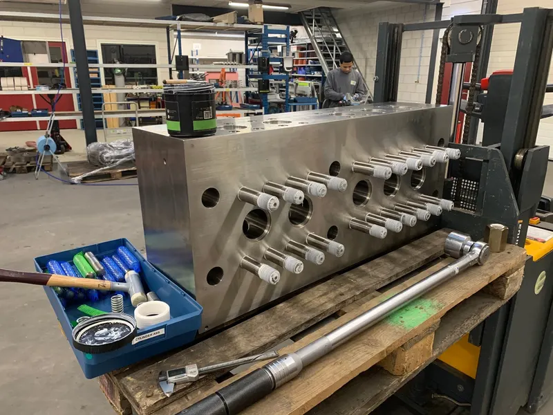 New cylinder block in the BOS workshop